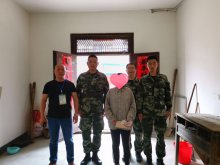 武警桐城中队看望萍萍同学并送去爱心款965元