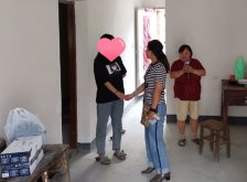 志愿者罗秋娟、倪浩天看望东盛村贫困大学生