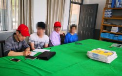志愿者吴超到天城中学为结对资助学生送去爱心款3000元